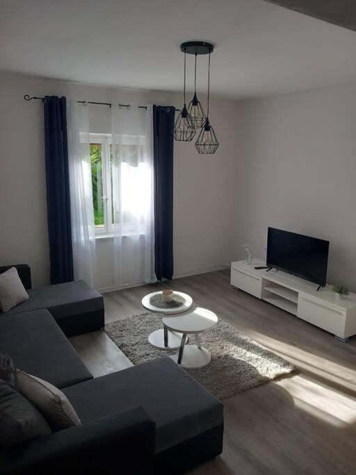 Apartment Dora-100M From The Central Beach Makarska Exterior photo